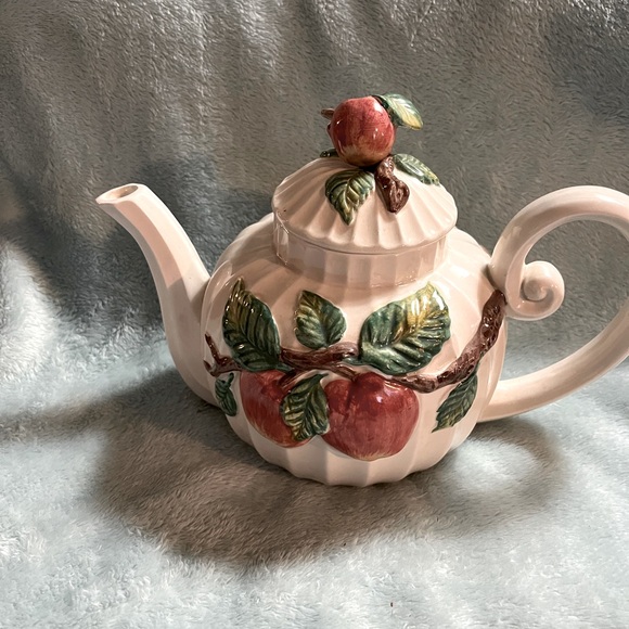 Vintage Fitz & Floyd Apple Teapot, so pretty, curled handle - Picture 3 of 3